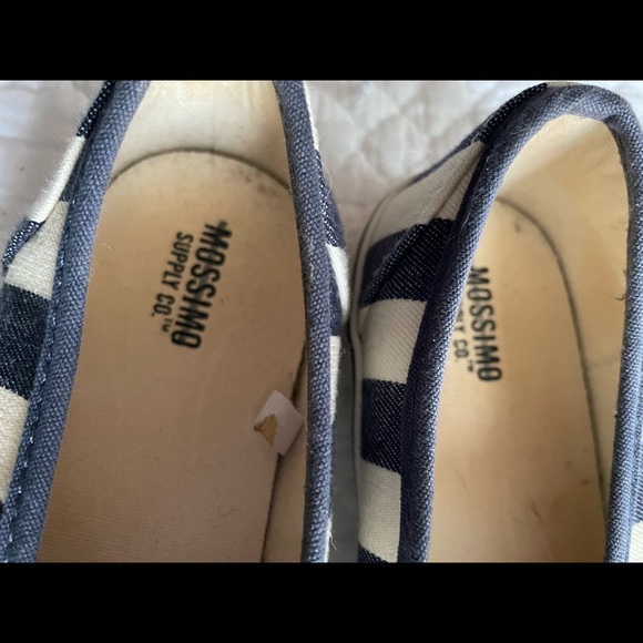 Shoes ANY SHOES ($10 or less) 3 for $15 in bundle. - Picture 2 of 3